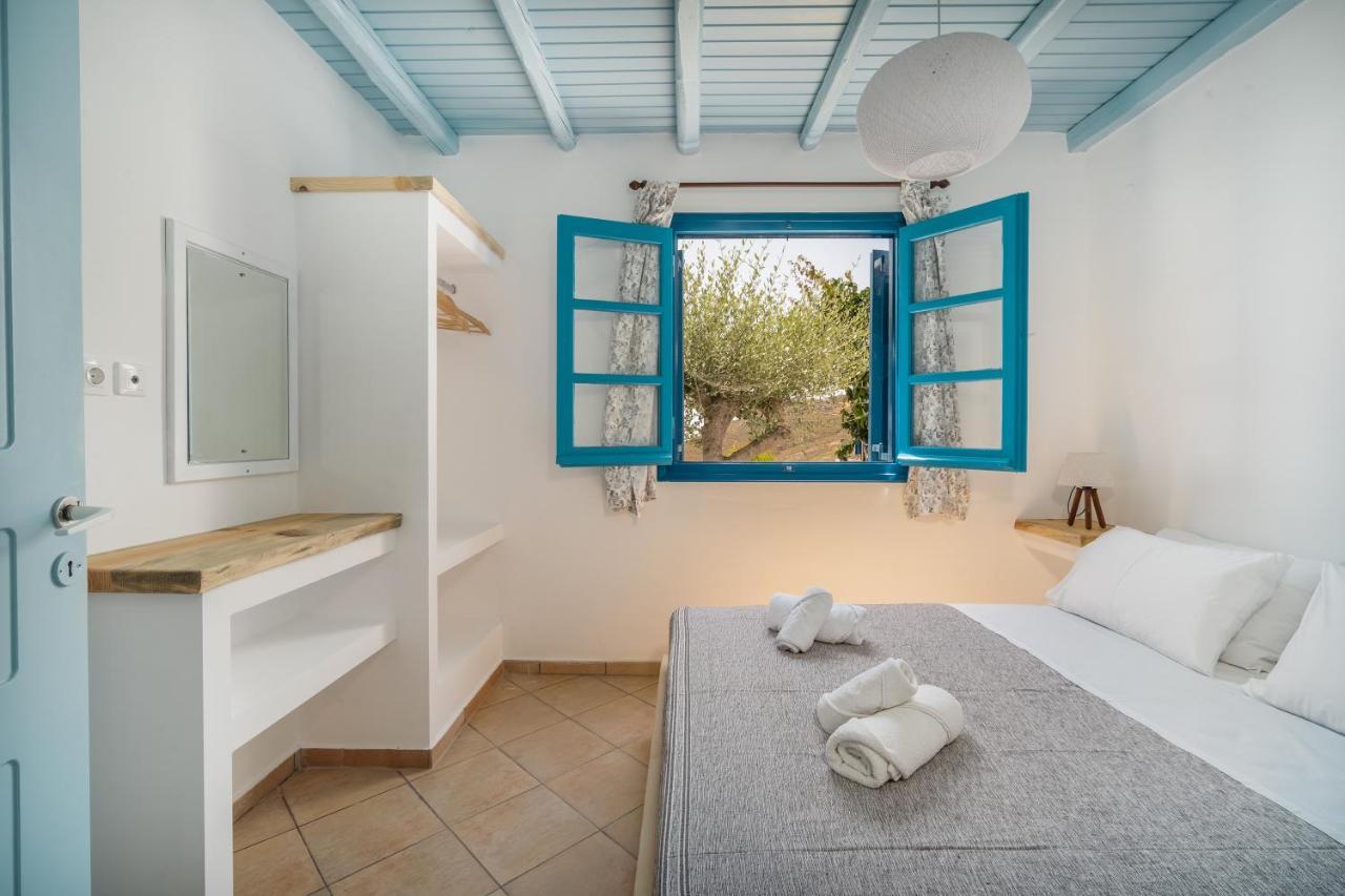 Niel Serifos Apartment